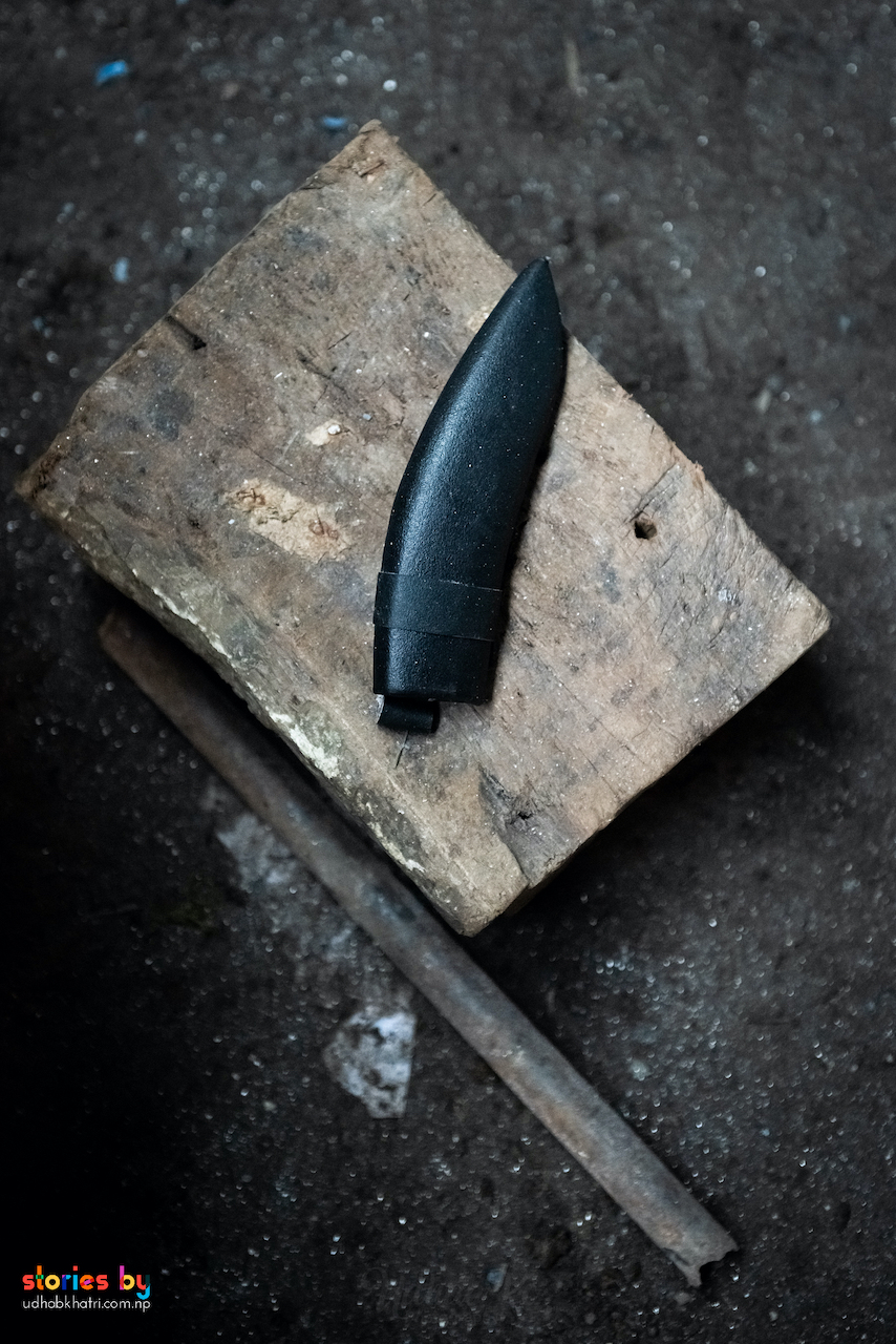 Artesano del khukuri